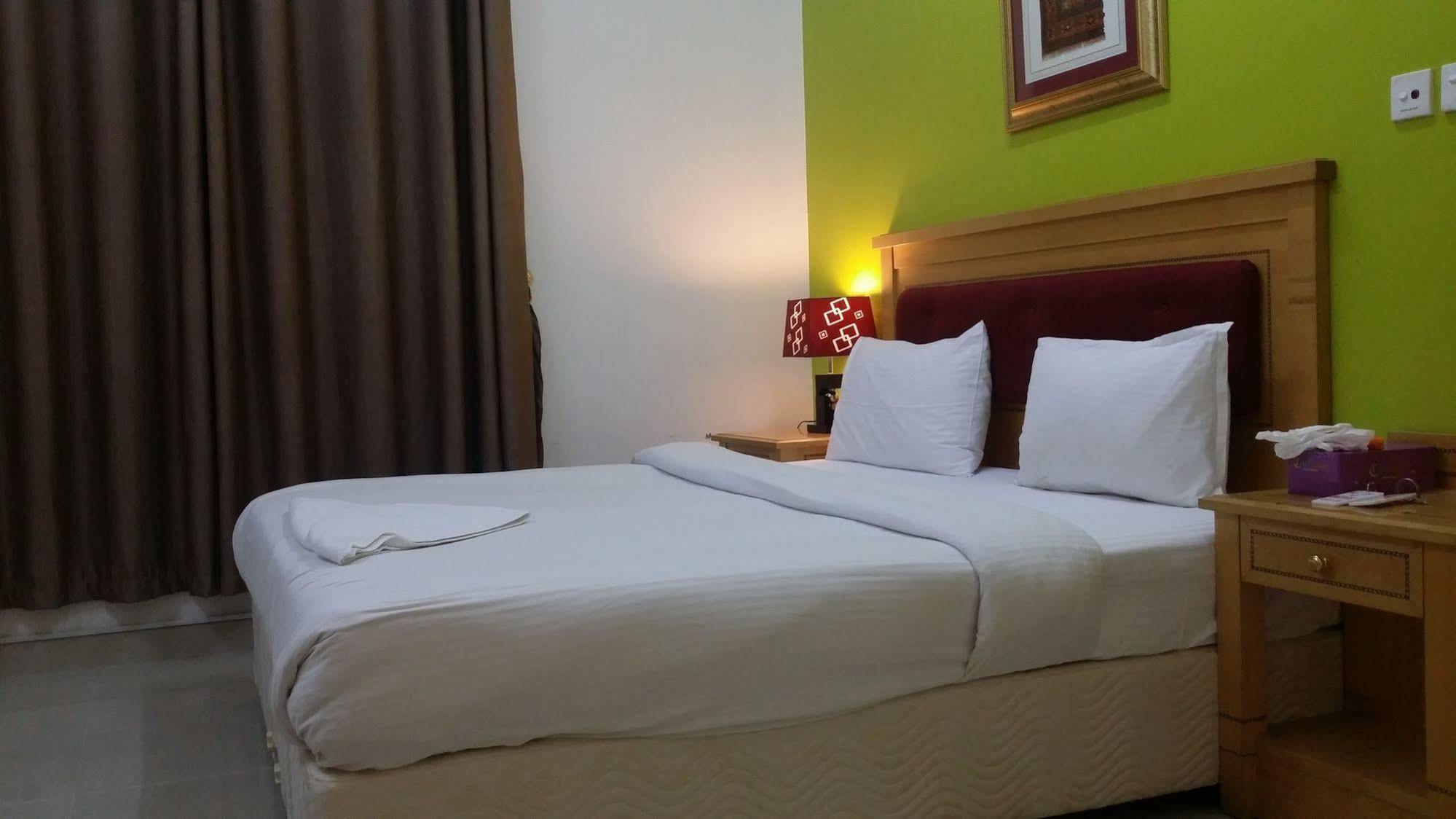 Oyo 122 Savoy